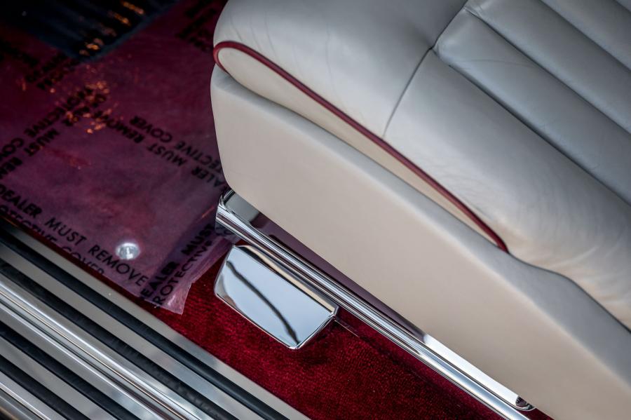 Детали интерьера Rolls-Royce Phantom EWB 2007 года  (NA) (фото 30 из 105)